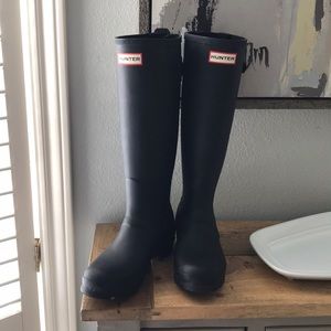 Hunter tall adjustable rain boots in matte black